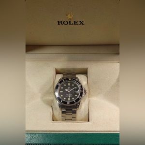 2007 Black Dial Submariner Rolex, comes w box but no papers.